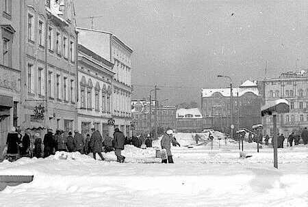 Zima stulecia. Ulica Mostowa, fot. Zdzisław Krakowiak (z zasobów (APB) - archiwum Państwowego w Bydgoszczy)